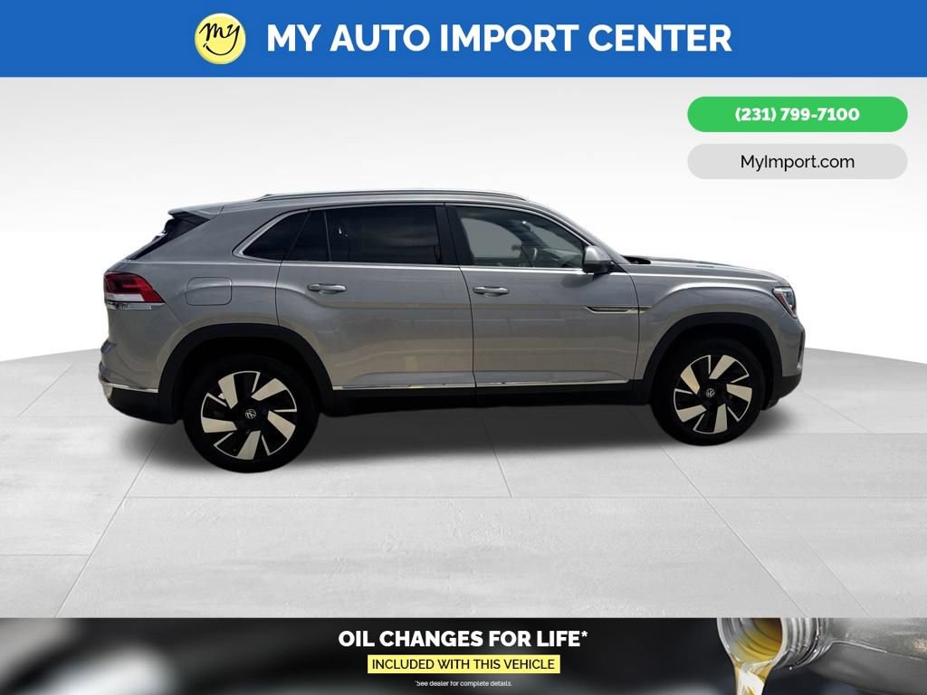 Used 2025 Volkswagen Atlas Cross Sport SEL AWD/4WD image 8