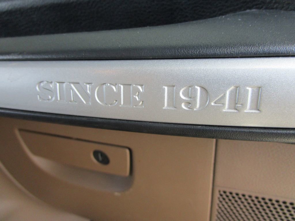 Used 2017 Jeep Wrangler Unlimited Sahara w/ Connectivity Group image 28