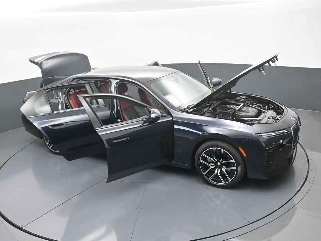 Used 2025 BMW 740i xDrive AWD/4WD image 79