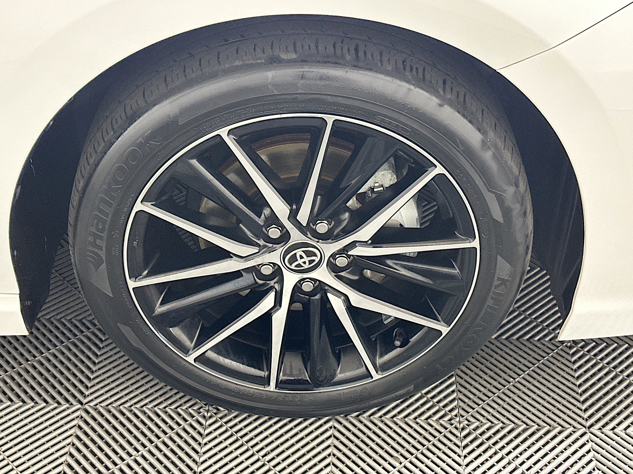 Used 2024 Toyota Camry SE w/ Convenience Package FWD image 11