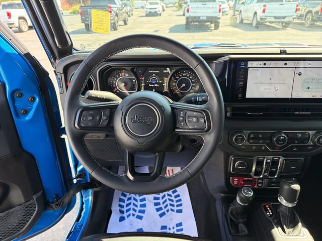 Used 2025 Jeep Gladiator Rubicon w/ Convenience Group AWD/4WD image 16