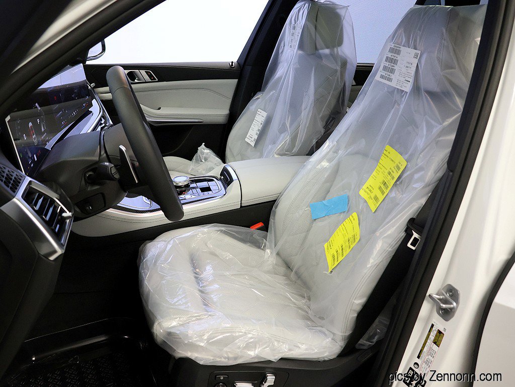 New 2026 BMW X5 M60i w/ Executive Package image 10