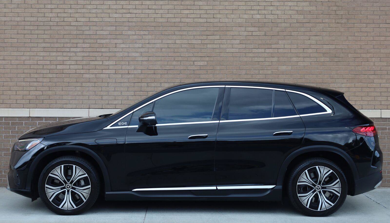 Used 2023 Mercedes-Benz EQE 350+ SUV image 2