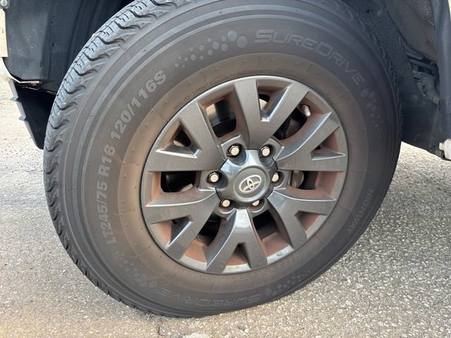 Used 2020 Toyota Tacoma SR5 w/ SR5 Appearance Package (SM) RWD image 5