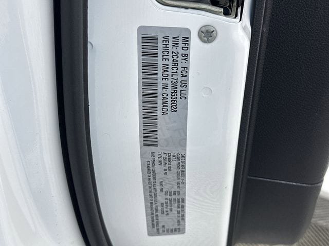 Used 2021 Chrysler Pacifica Touring-L w/ Uconnect Theater Family Group FWD image 35