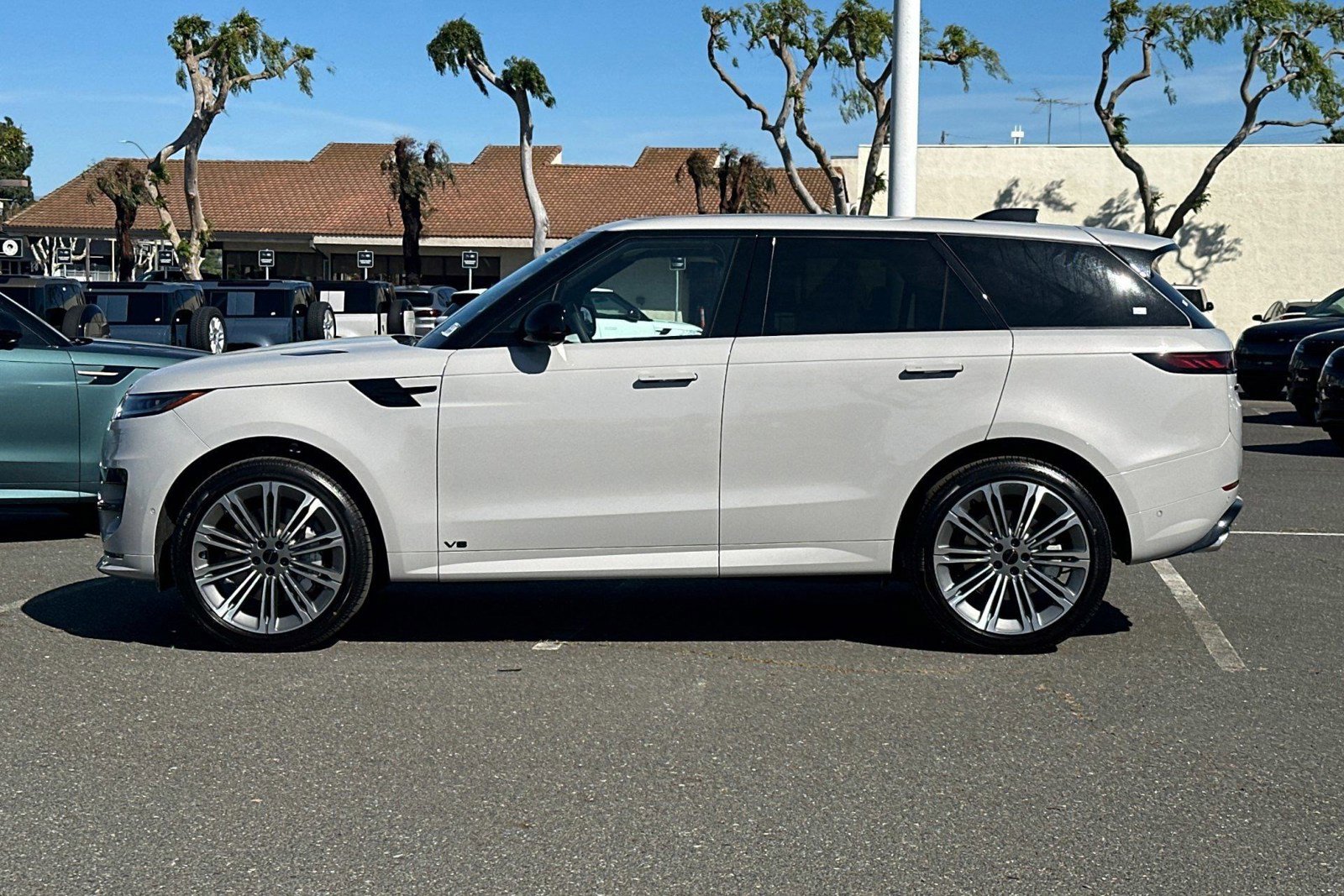 New 2026 Land Rover Range Rover Sport Dynamic SE image 2