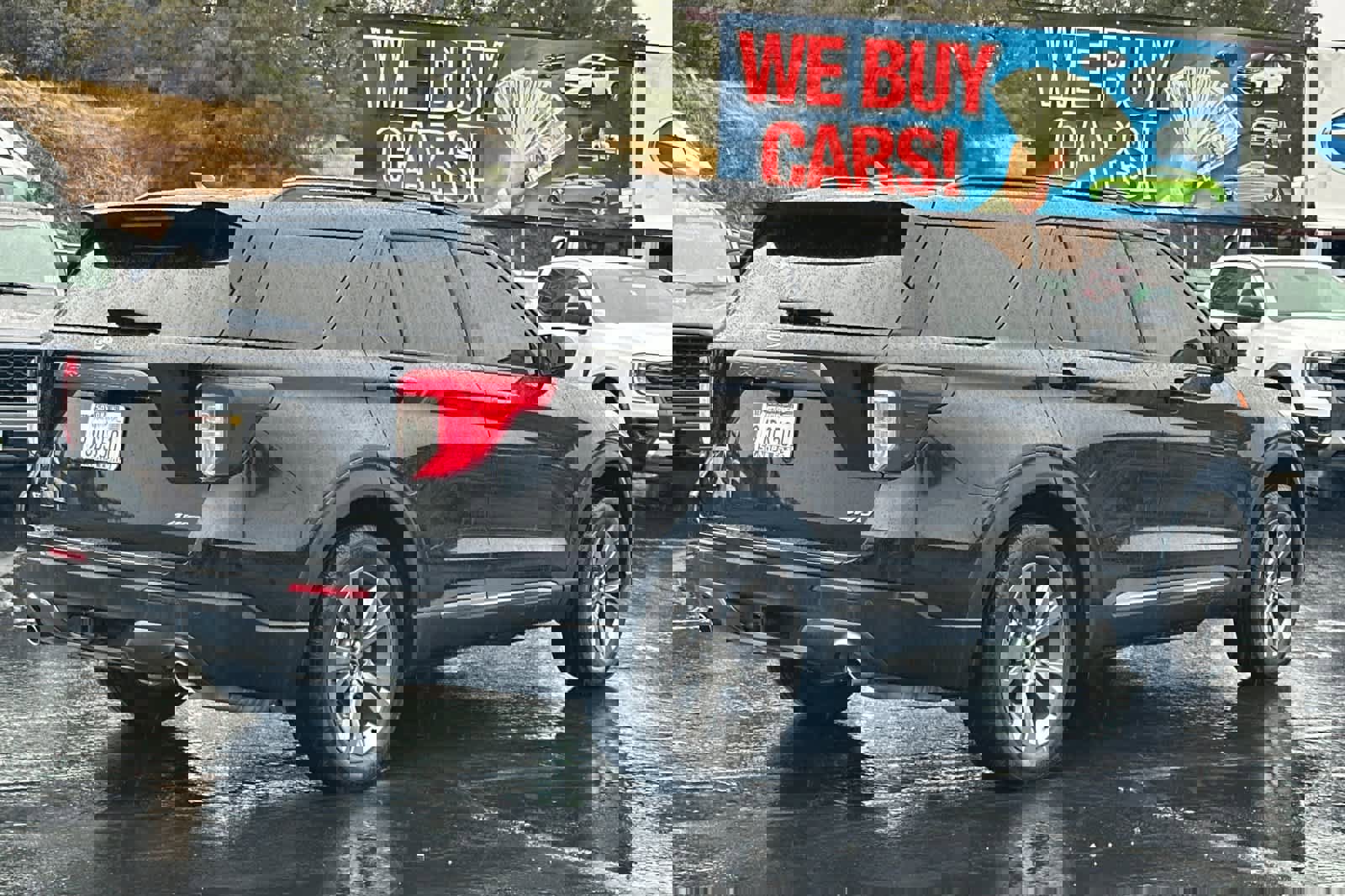 Used 2023 Ford Explorer XLT w/ Equipment Group 202A image 4