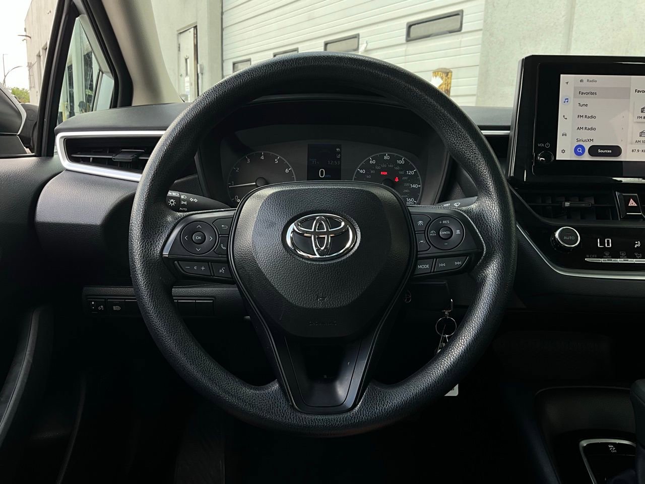 Used 2025 Toyota Corolla LE image 28