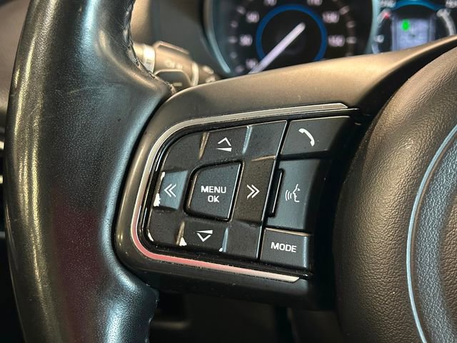 Used 2018 Jaguar F-PACE Premium image 27
