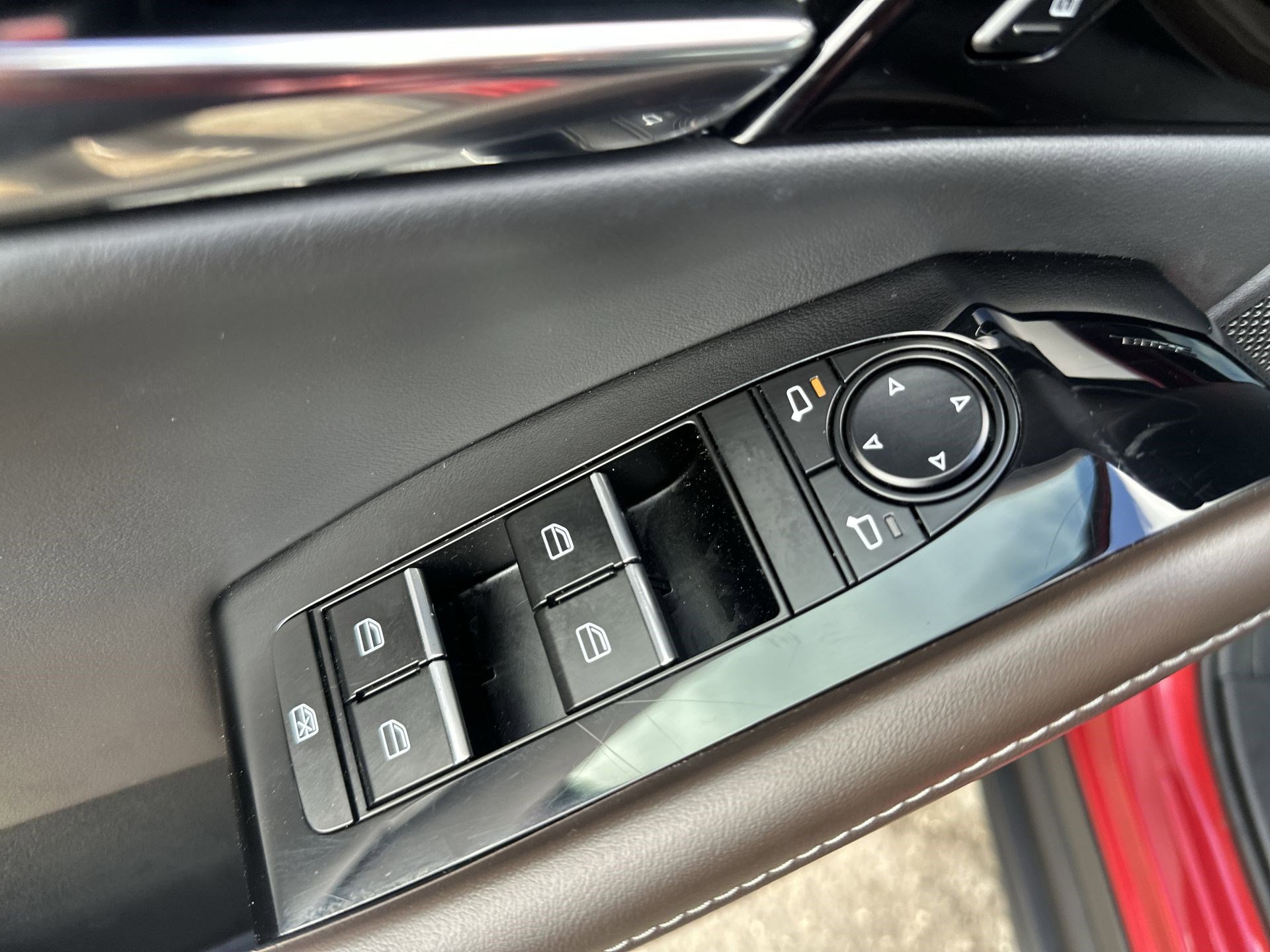 Used 2023 MAZDA CX-30 AWD 2.5 S w/ Premium Package image 14