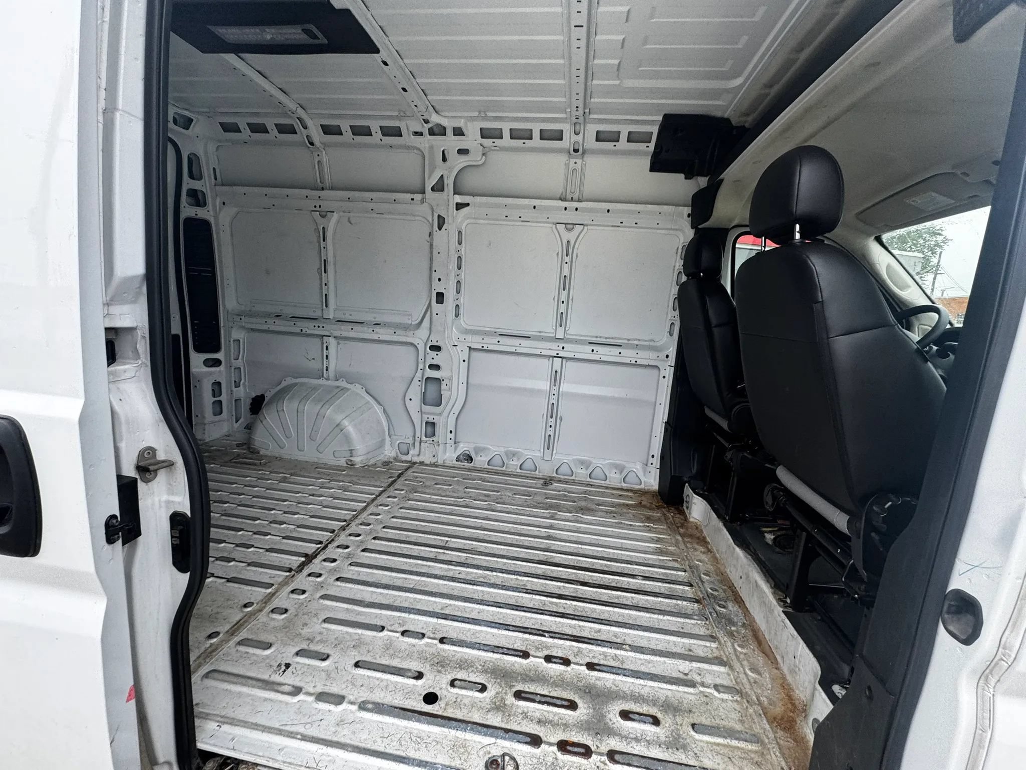 Used 2025 RAM ProMaster 2500 w/ Convenience Group FWD image 8