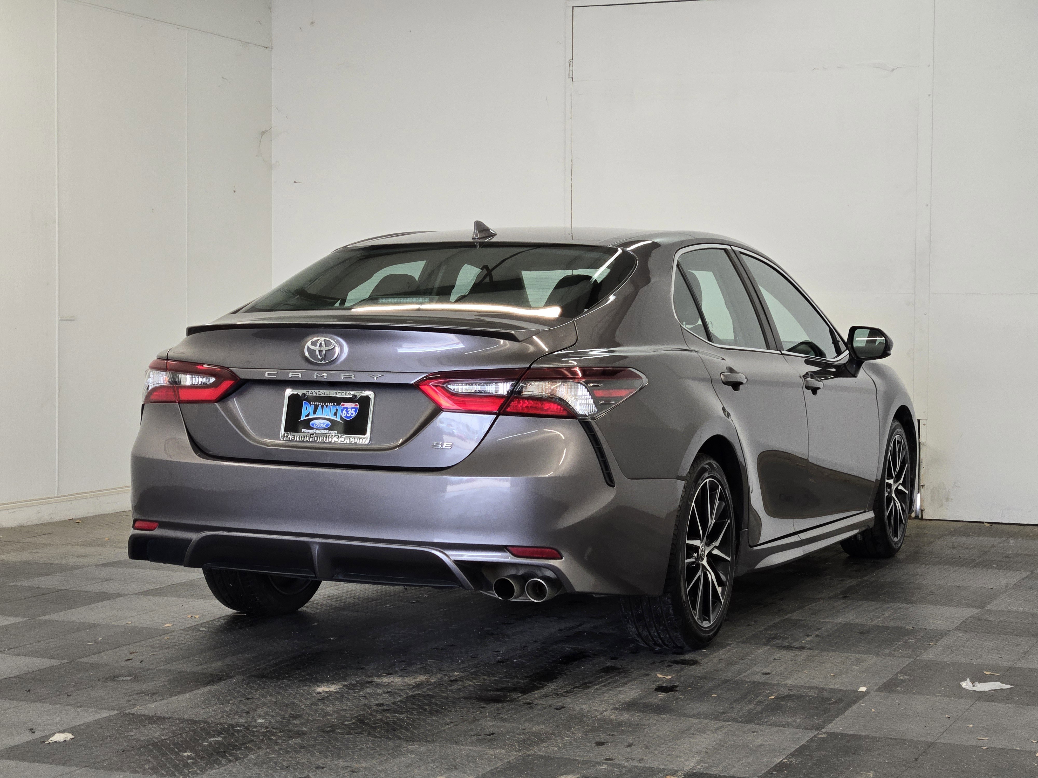 Used 2021 Toyota Camry SE FWD image 5
