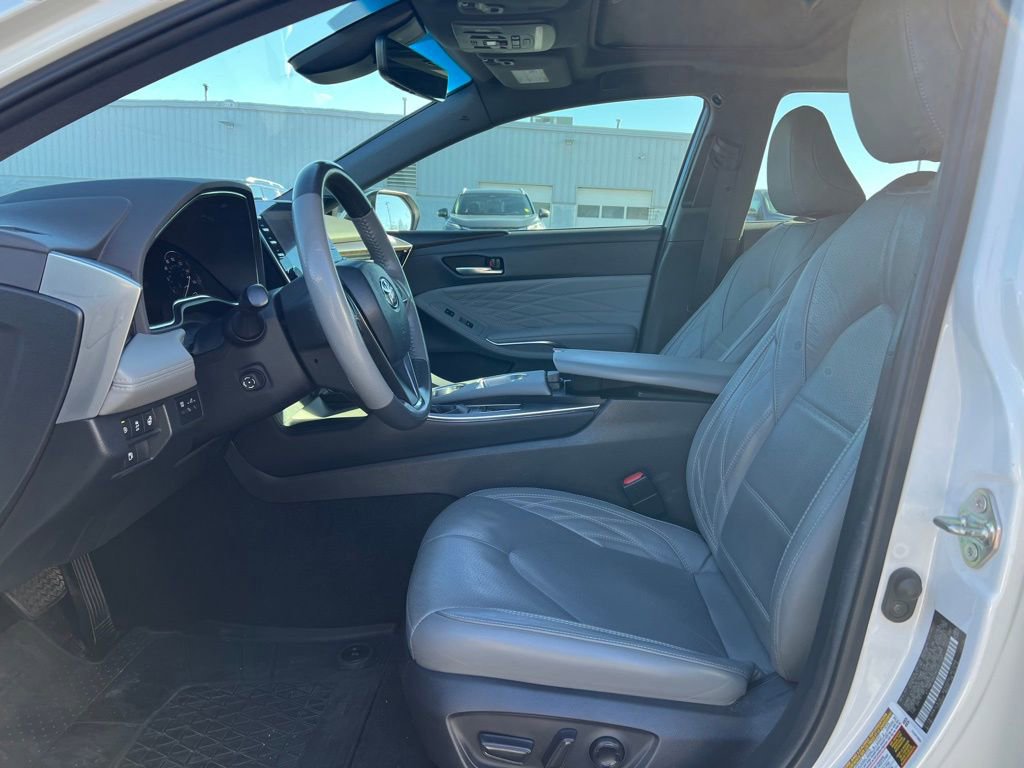 Used 2021 Toyota Avalon Limited image 12