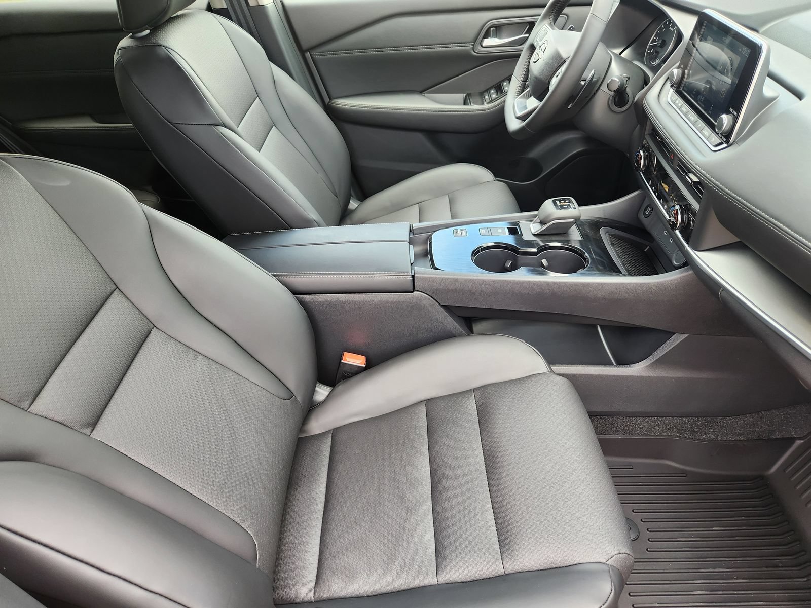 New 2026 Nissan Rogue Dark Armor FWD image 13