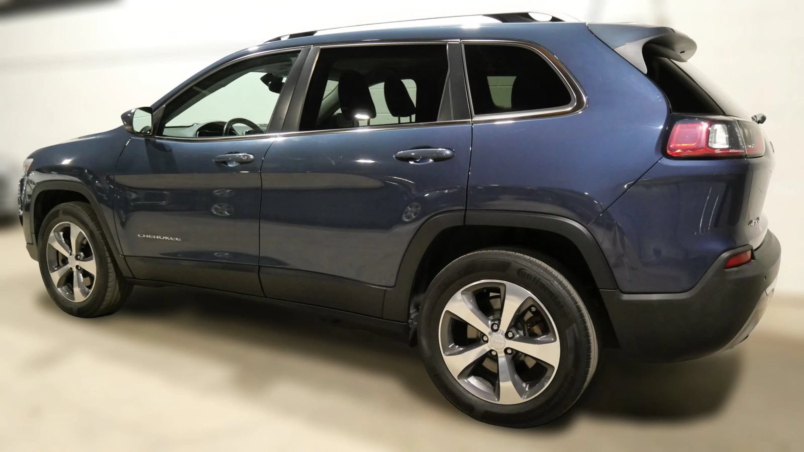 Used 2019 Jeep Cherokee Limited AWD/4WD image 4