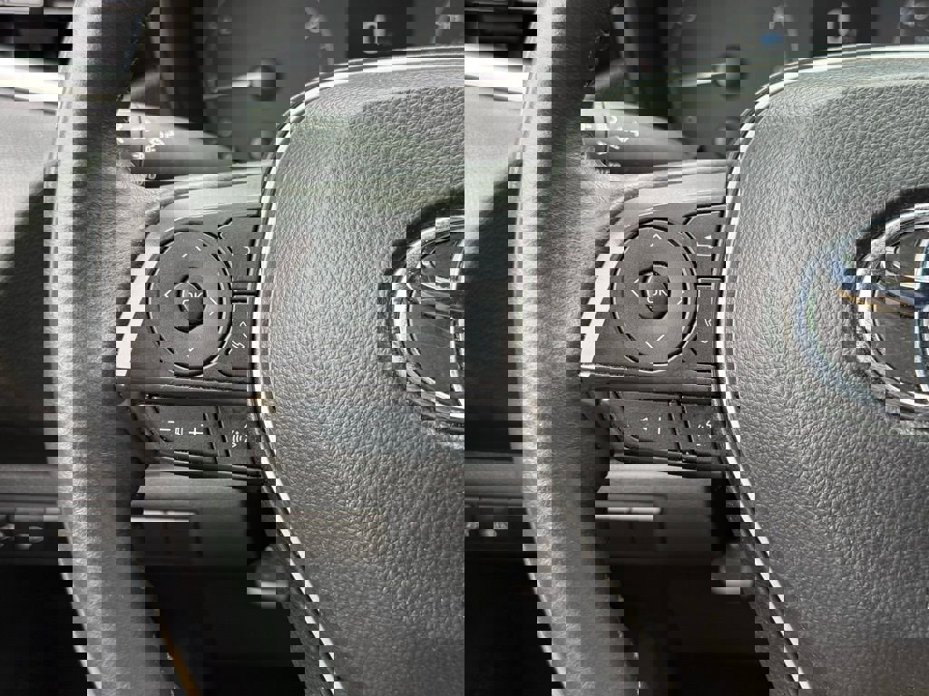 Used 2024 Toyota Corolla SE image 25