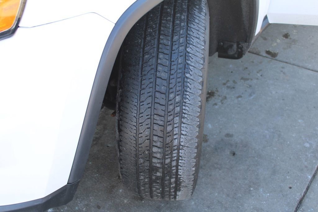 Used 2019 Jeep Grand Cherokee Limited image 14