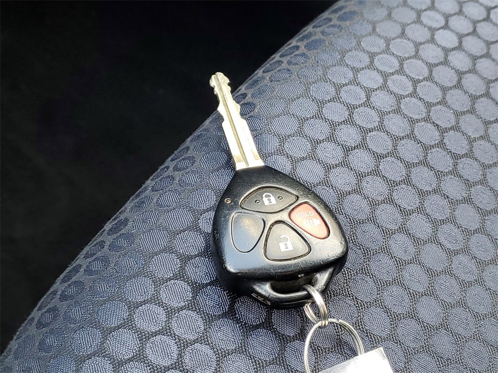 Used 2009 Pontiac Vibe GT image 28