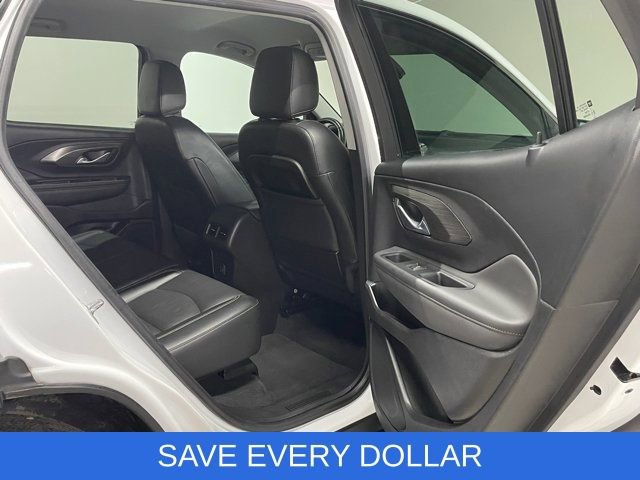 Used 2022 GMC Terrain SLT w/ LPO, 'HIT The Road' Package FWD image 17