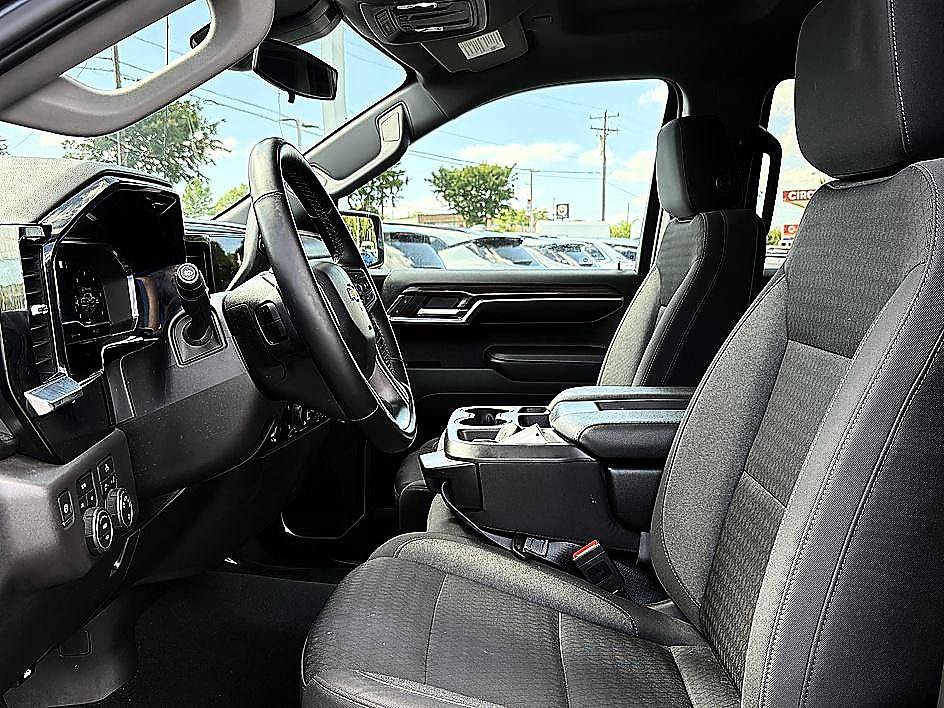 Used 2023 Chevrolet Silverado 1500 LT AWD/4WD image 9