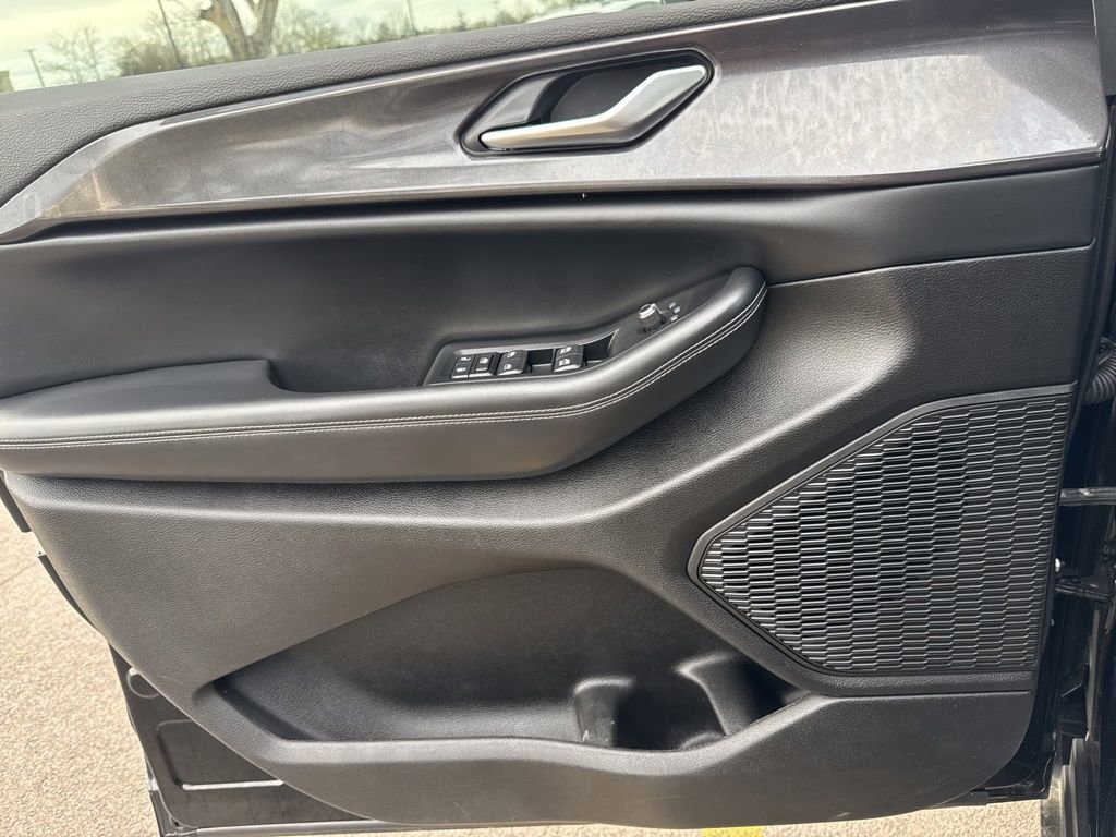 Used 2023 Jeep Grand Cherokee Altitude image 9