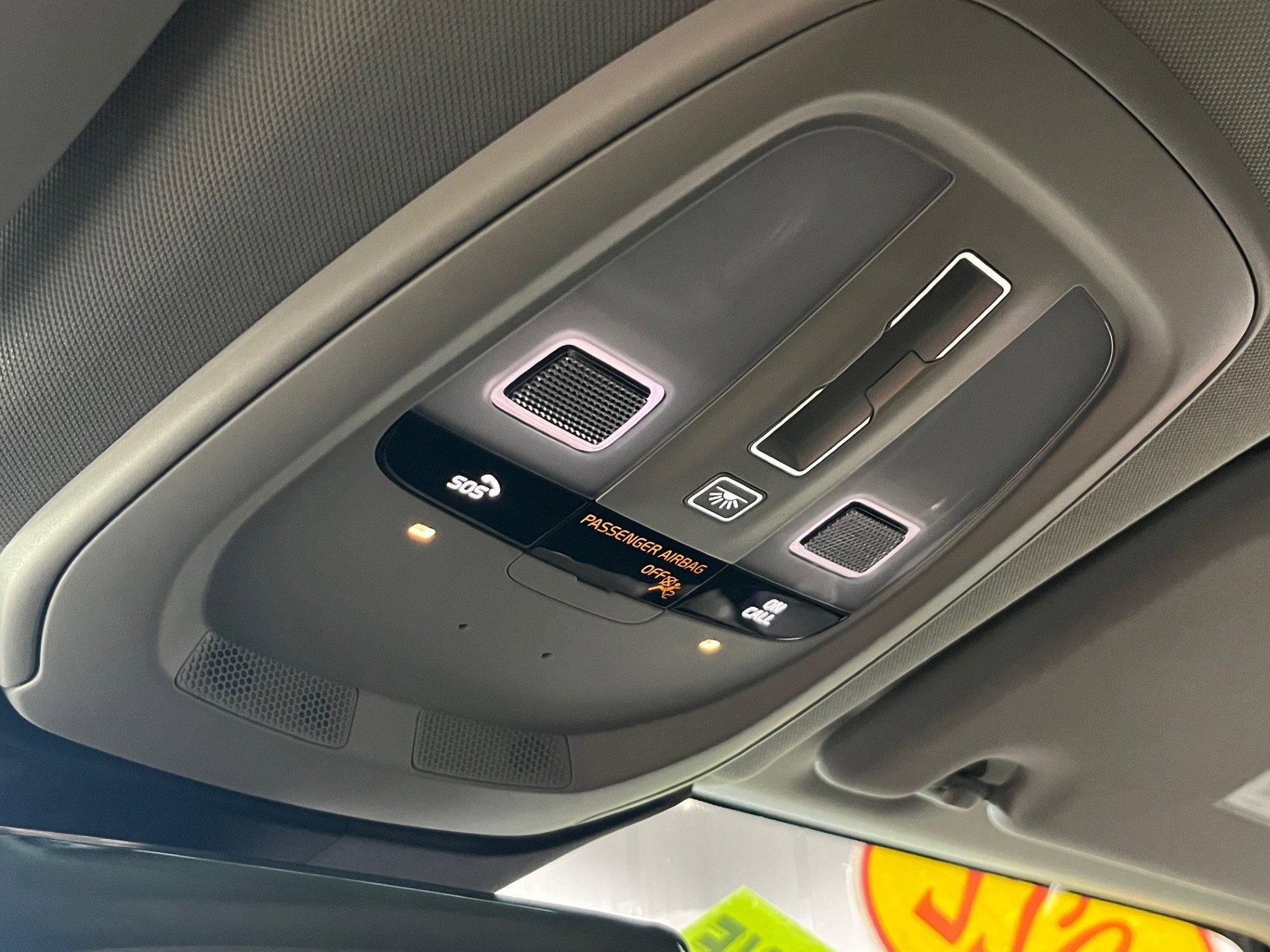 Used 2022 Volvo XC60 B5 Inscription image 15