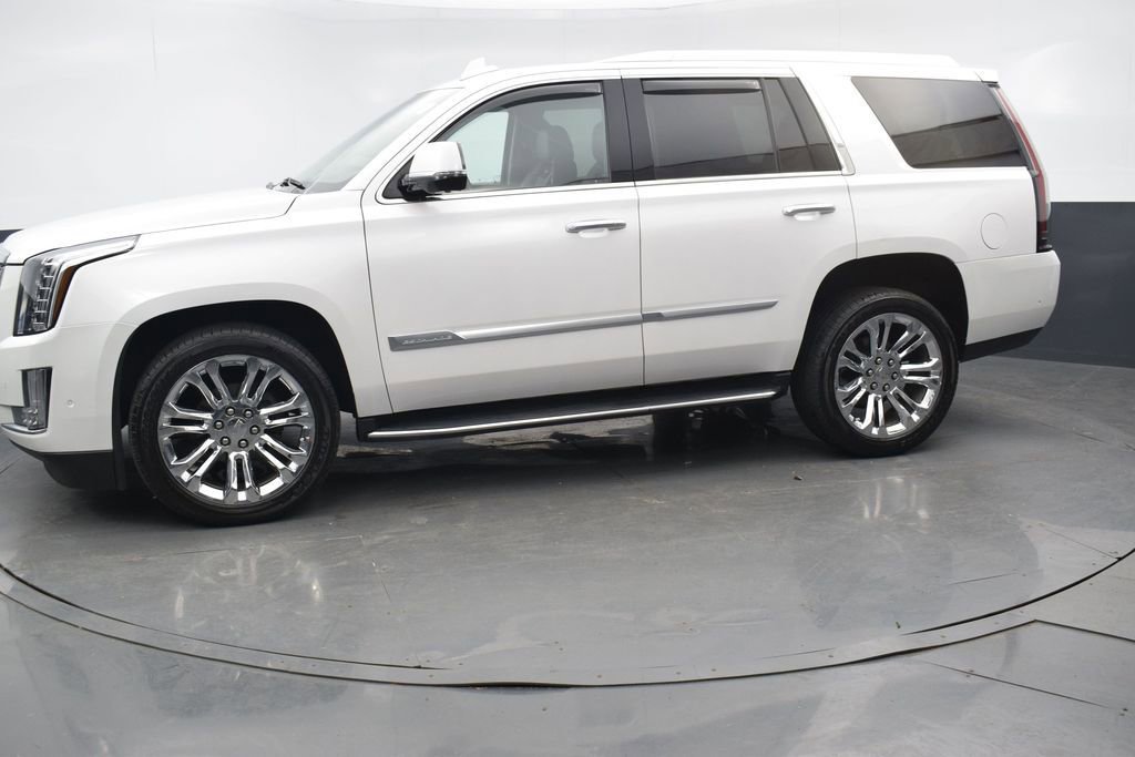 Used 2020 Cadillac Escalade Luxury w/ LPO, Radiant Package AWD/4WD image 2