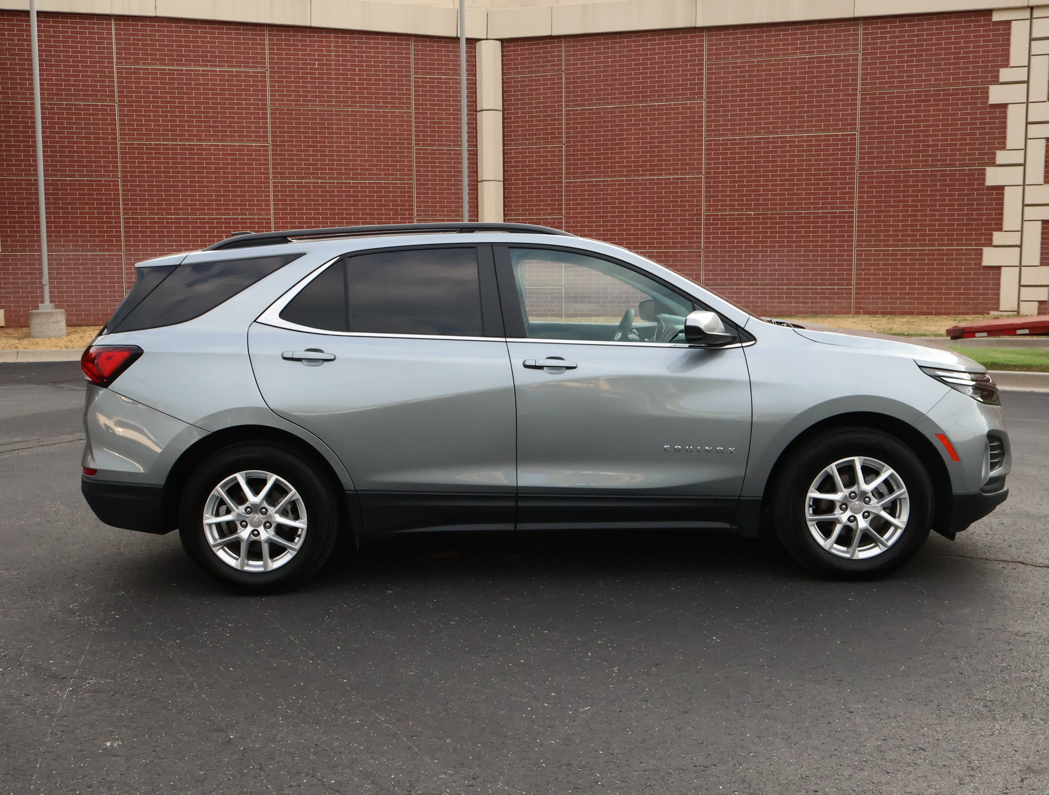 Used 2024 Chevrolet Equinox LT w/ LPO, Floor Liner Package FWD image 33