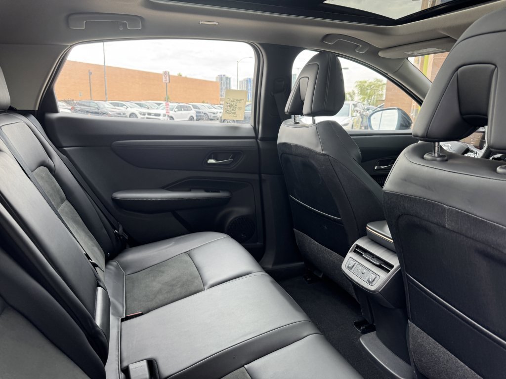 Used 2024 Nissan Ariya FWD image 40