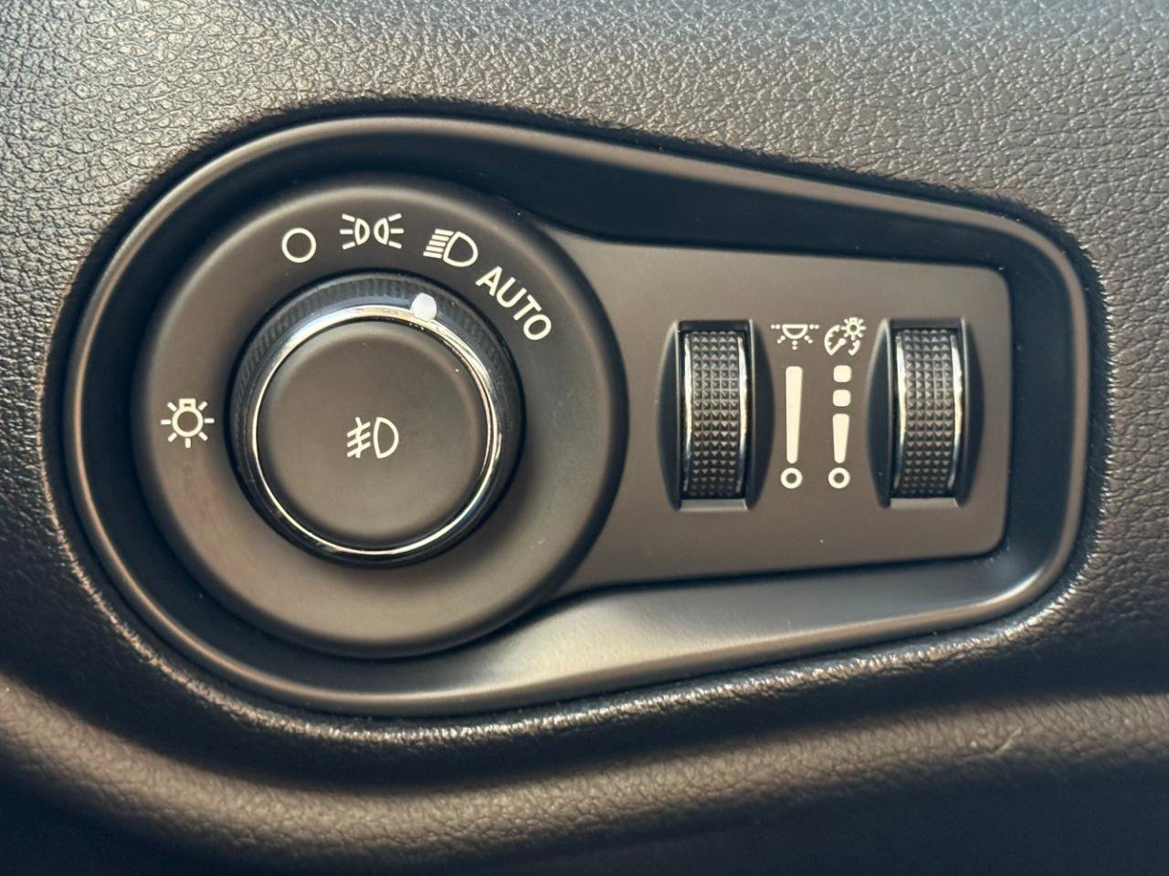 Used 2021 Jeep Renegade Trailhawk w/ Sun & Sound Group image 14