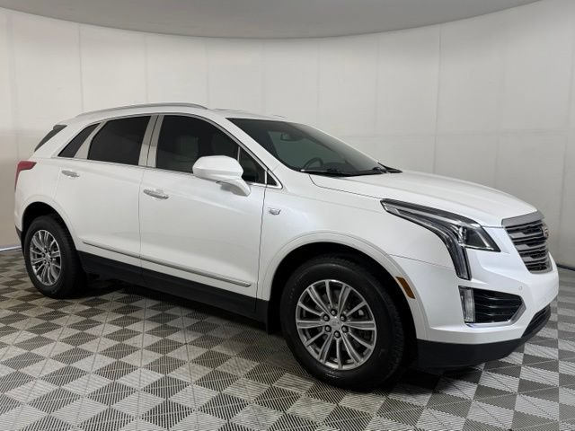 Used 2017 Cadillac XT5 Luxury w/ Driver Awareness Package FWD image 11