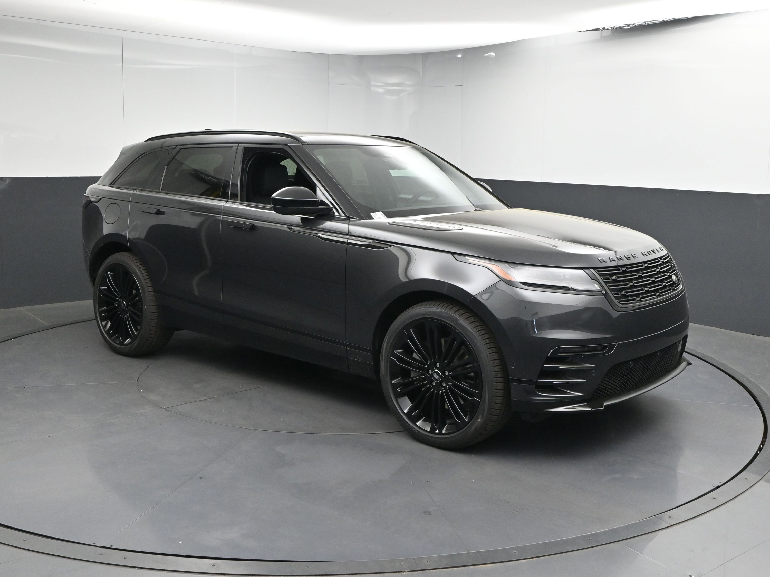 New 2026 Land Rover Range Rover Velar Dynamic SE image 24