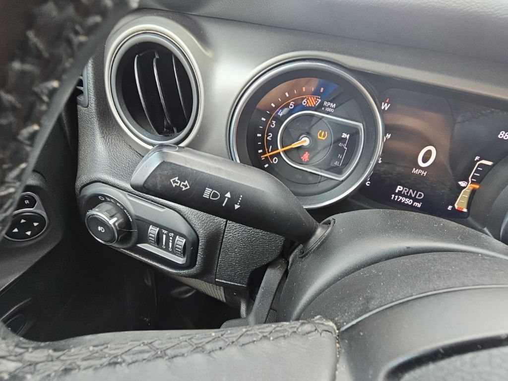 Used 2018 Jeep Wrangler Unlimited Sport S AWD/4WD image 33