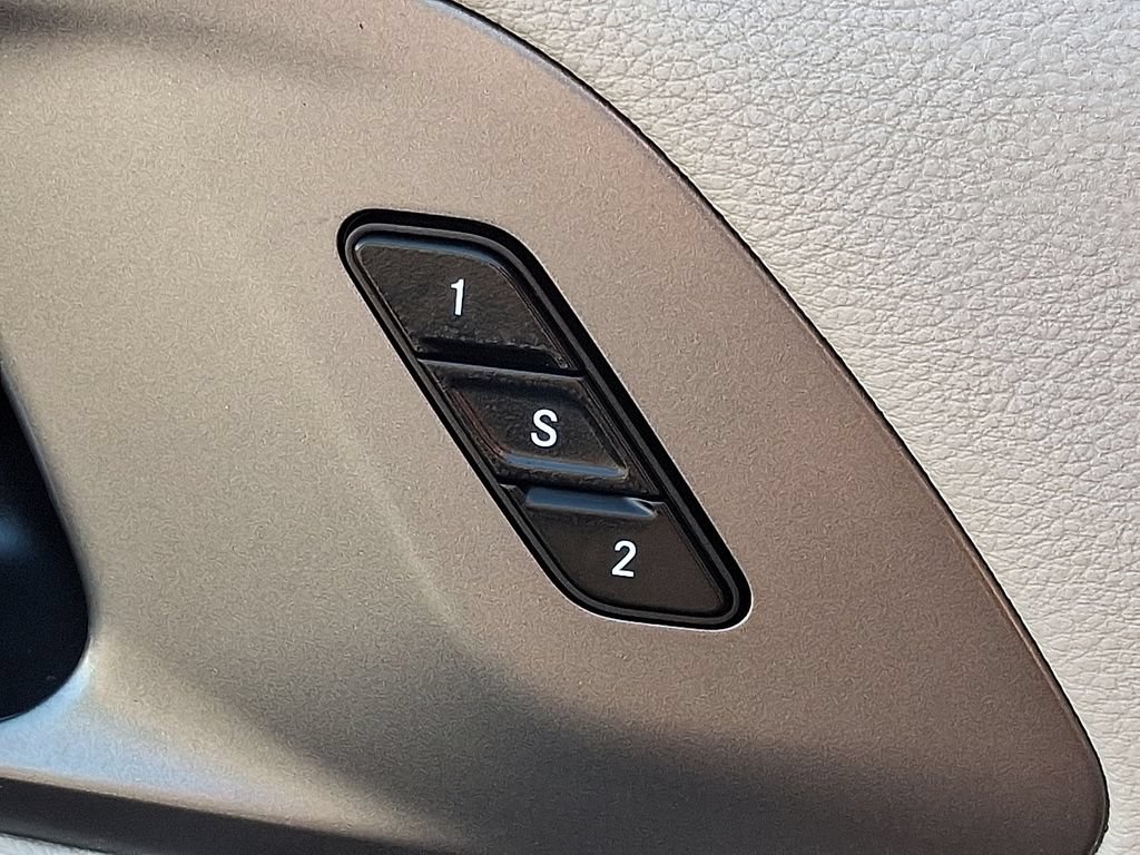 Used 2023 Chrysler Pacifica Touring-L FWD image 26