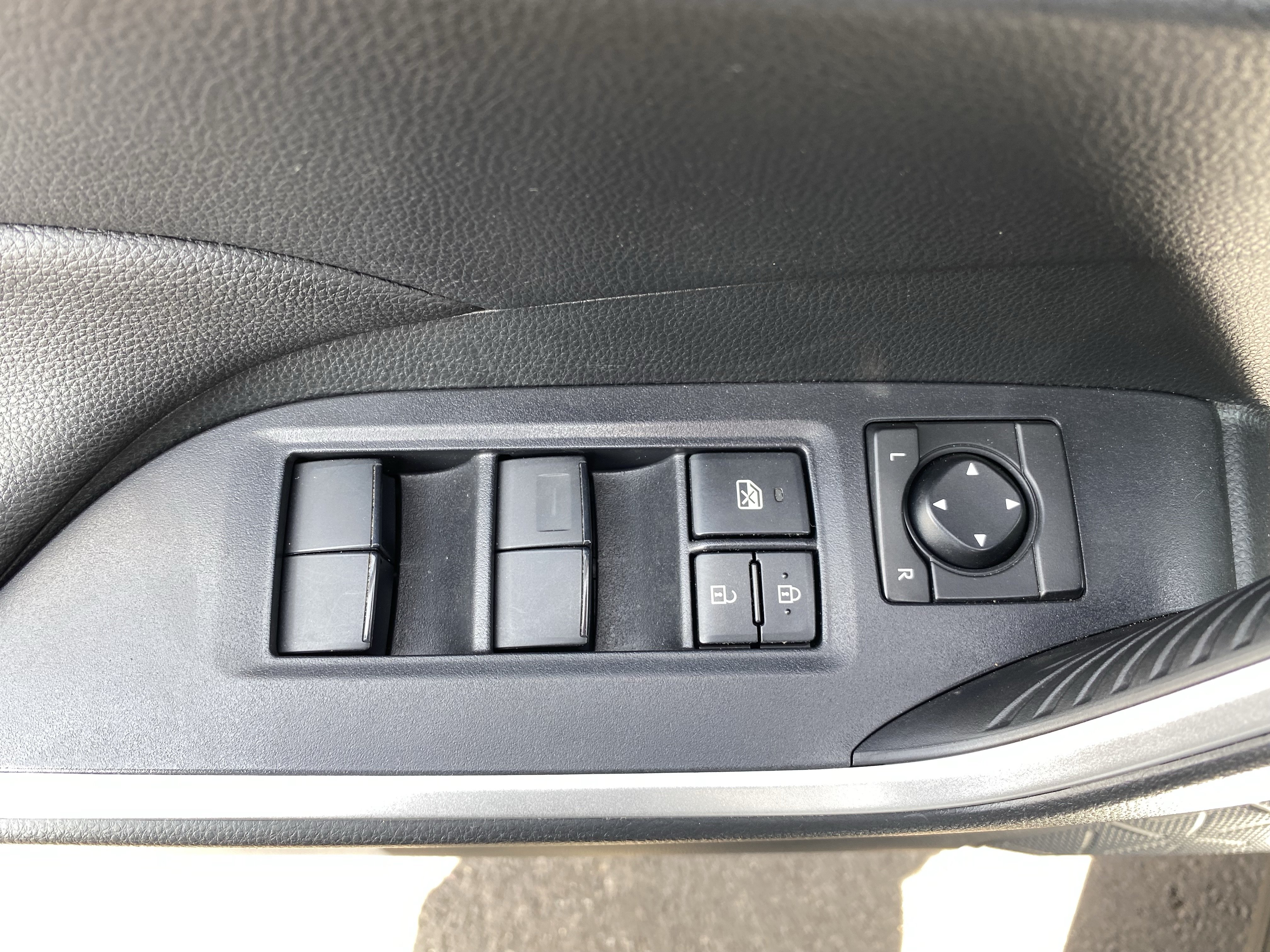 Used 2023 Toyota RAV4 LE AWD/4WD image 19