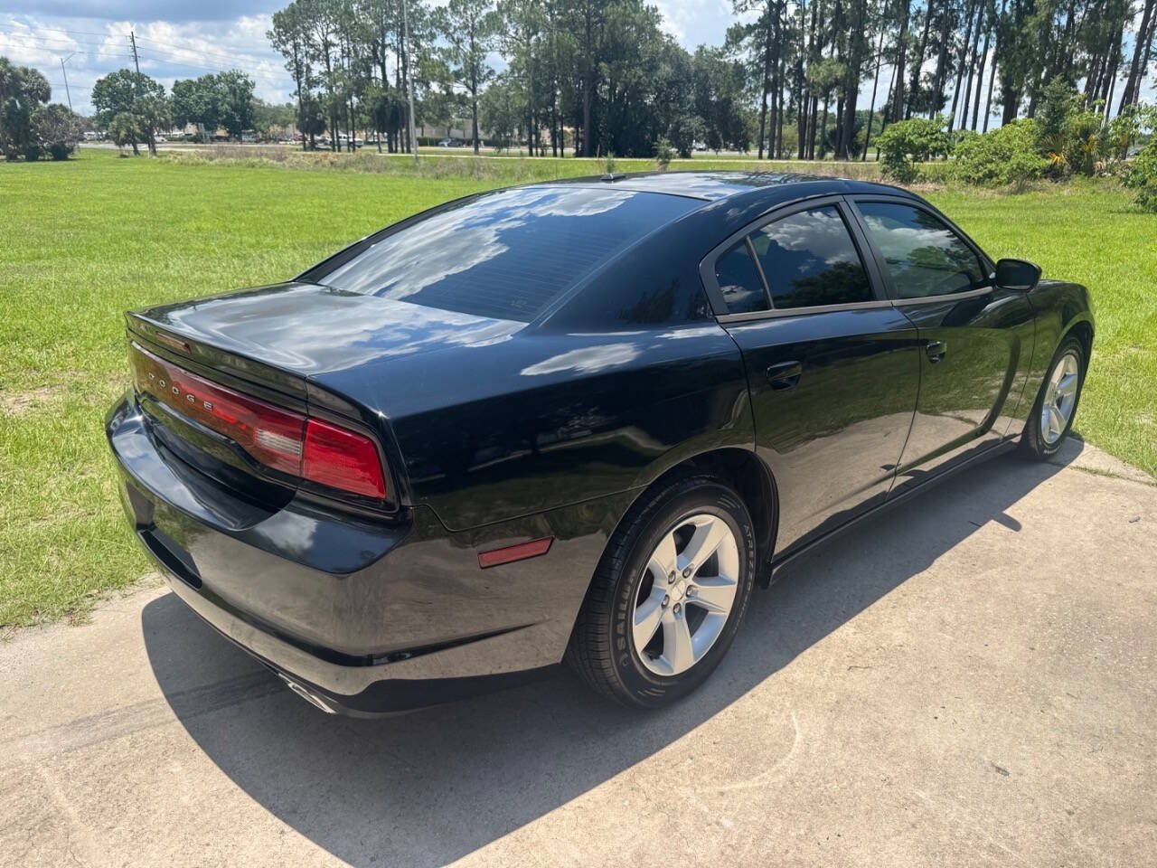 Used 2013 Dodge Charger SE w/ Connectivity Group RWD image 3