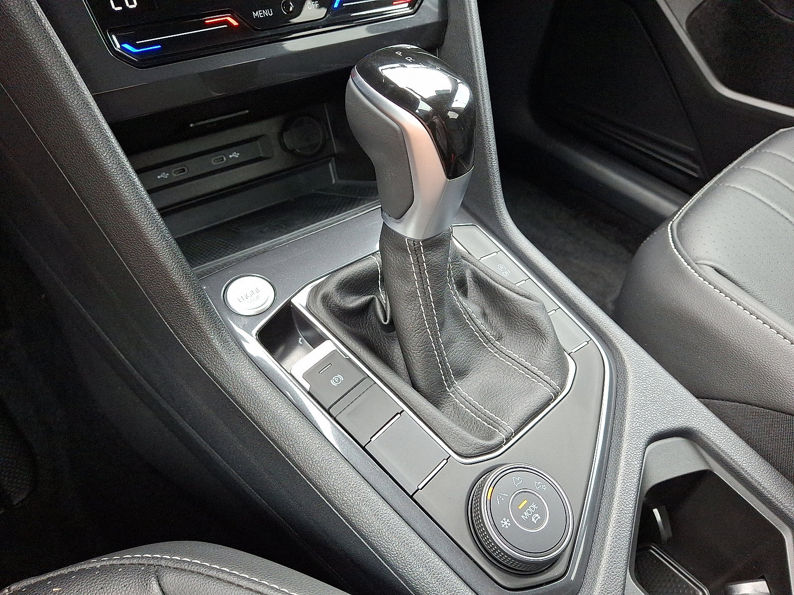 Certified 2024 Volkswagen Tiguan SE image 14