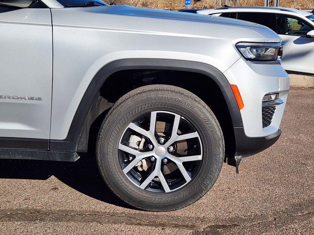 Used 2024 Jeep Grand Cherokee Limited image 28