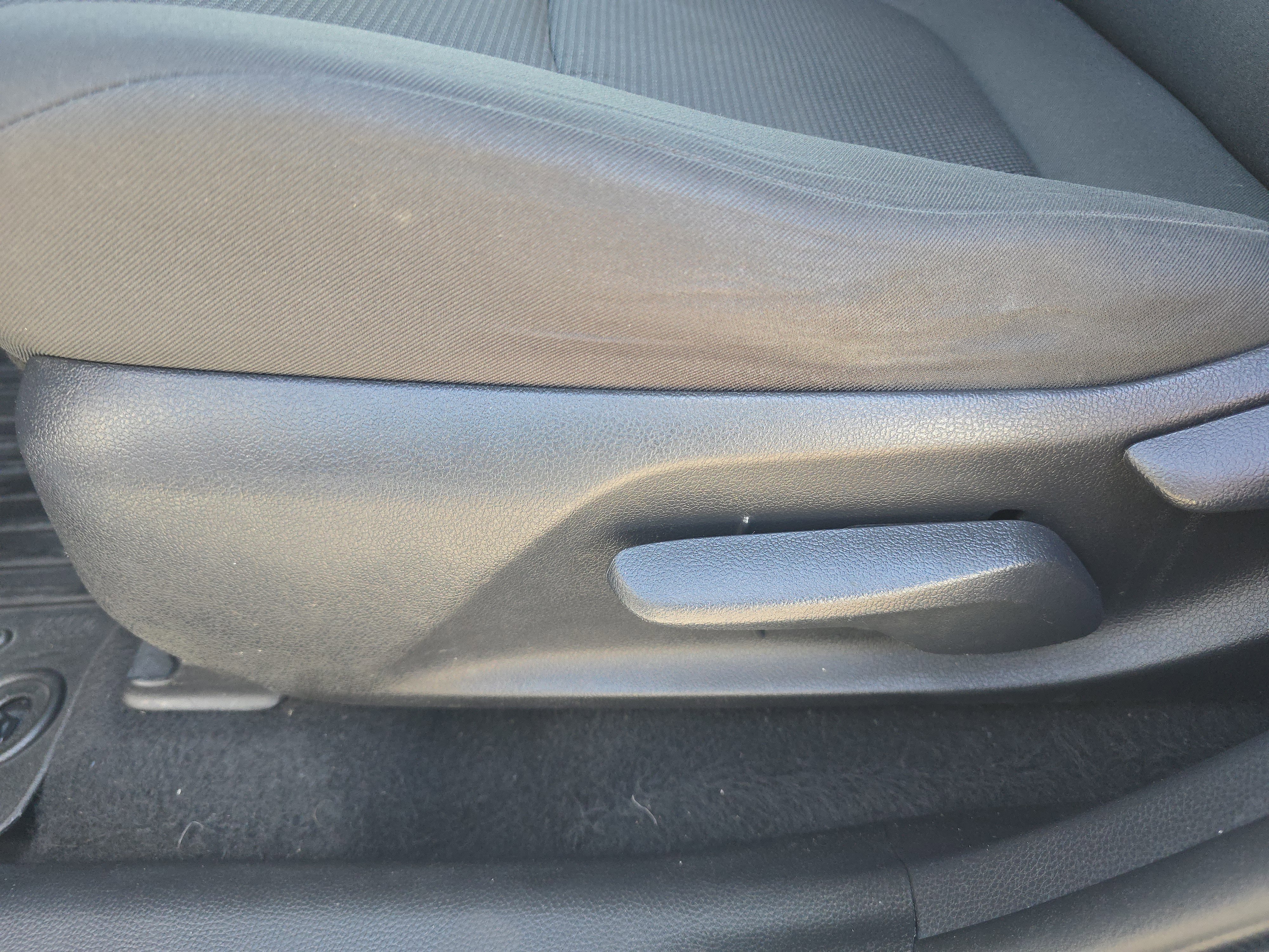 Used 2021 Toyota RAV4 LE image 7