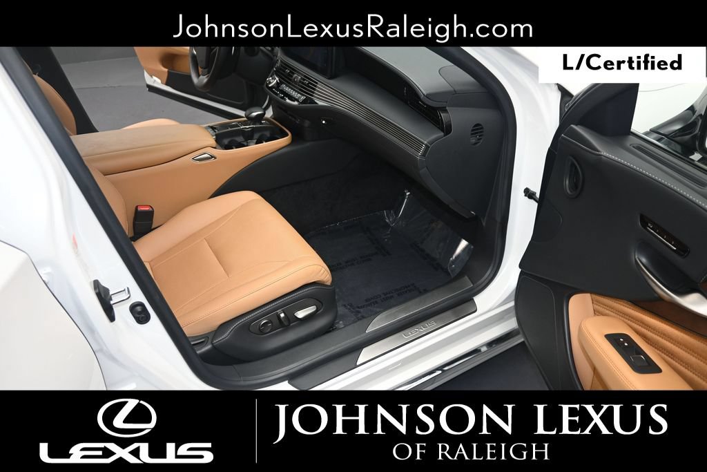 Certified 2021 Lexus LS 500 w/ Accessory Package (Z2) RWD image 14