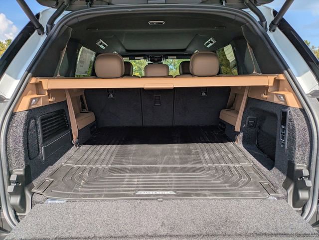 New 2025 Land Rover Range Rover Long Wheelbase SE image 16