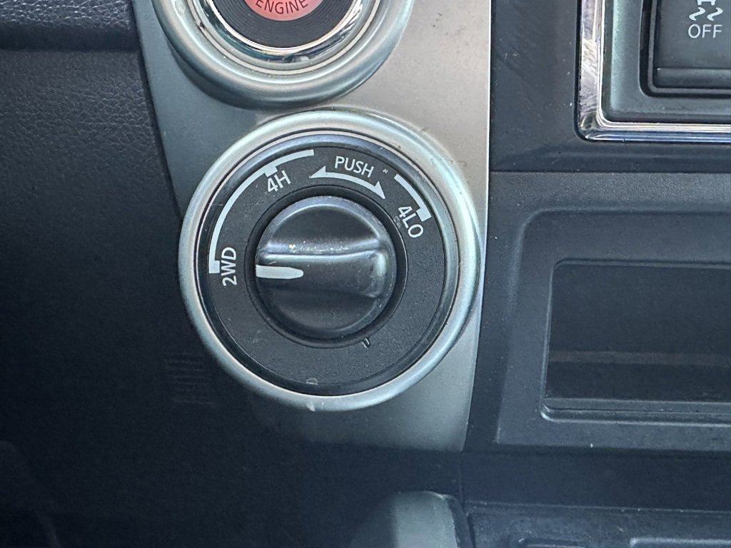 Used 2021 Nissan Titan SV w/ SV Convenience Package image 21