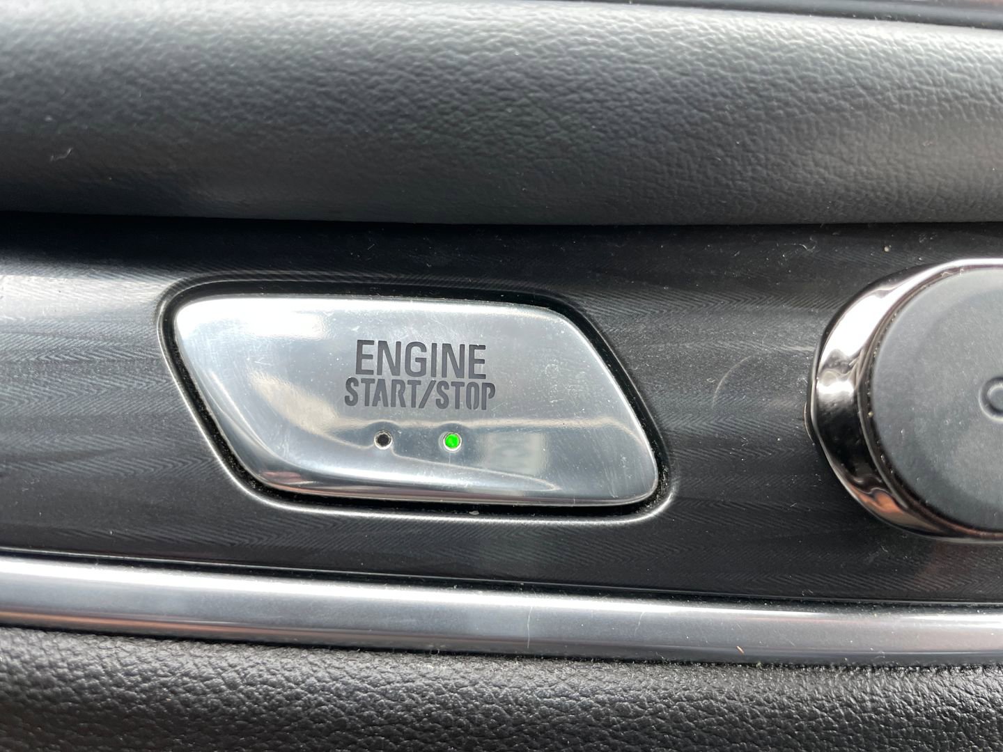 Used 2020 Buick Enclave Essence w/ Sound and Sites Package AWD/4WD image 22