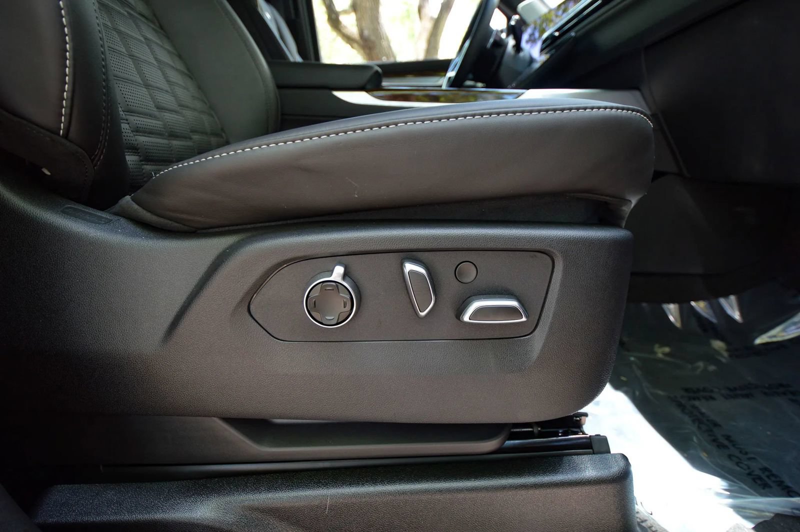 Used 2026 Cadillac Escalade Platinum Sport w/ LPO, ONYX Package AWD/4WD image 44