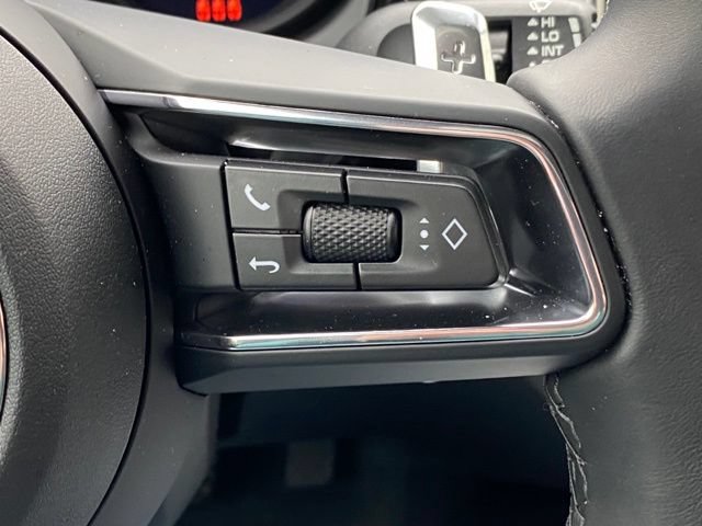 Certified 2024 Porsche Macan AWD/4WD image 21