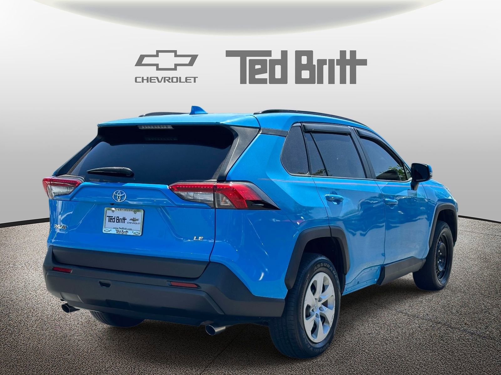 Used 2020 Toyota RAV4 LE FWD image 4