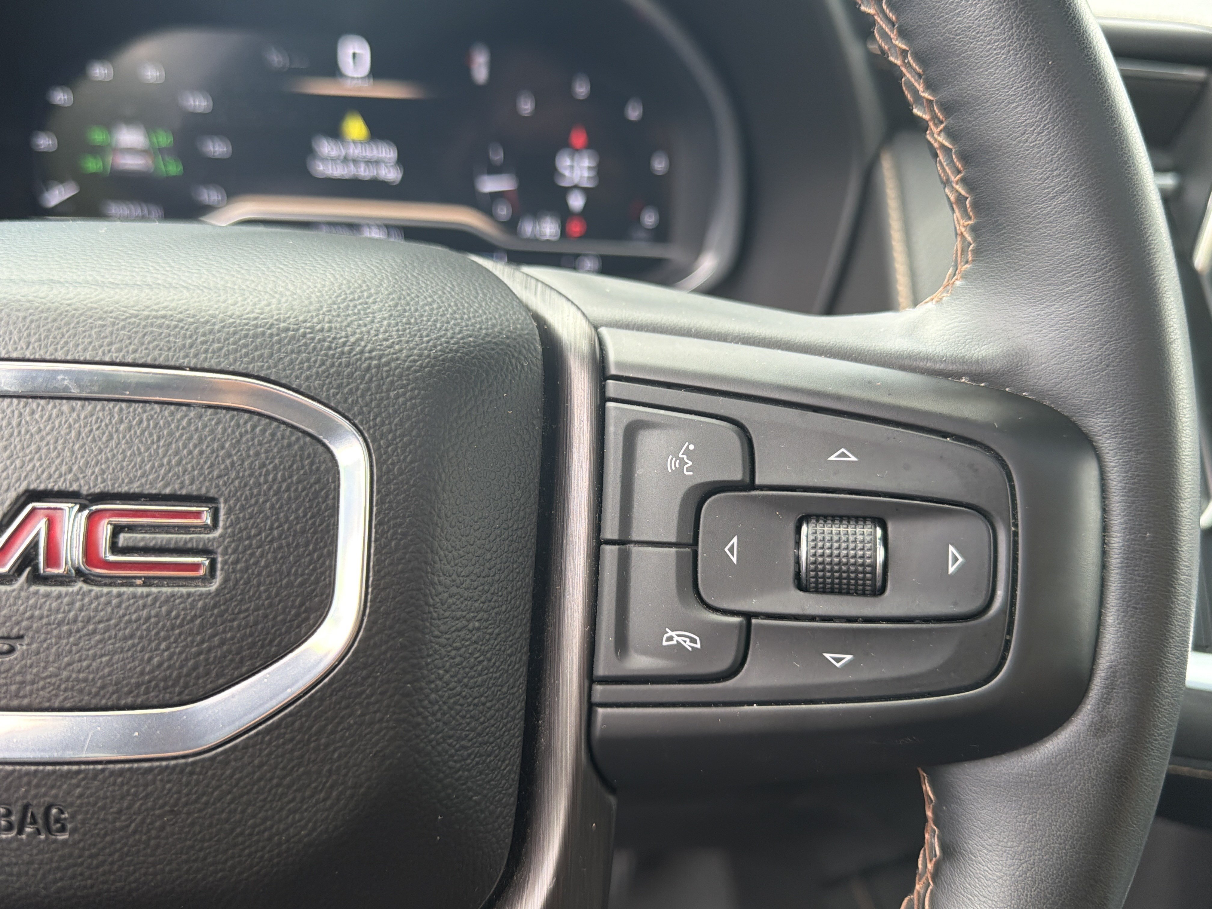 Used 2023 GMC Yukon AT4 w/ AT4 Premium Package AWD/4WD image 34