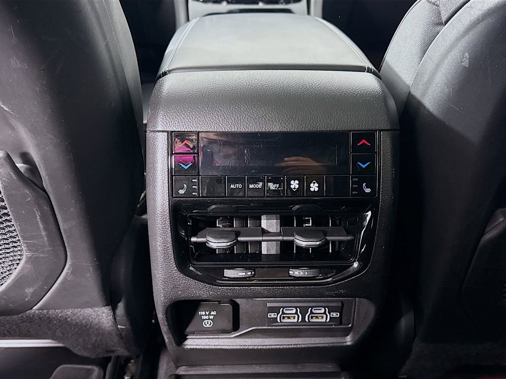 Used 2021 Jeep Grand Cherokee L Overland w/ Luxury Tech Group IV AWD/4WD image 27