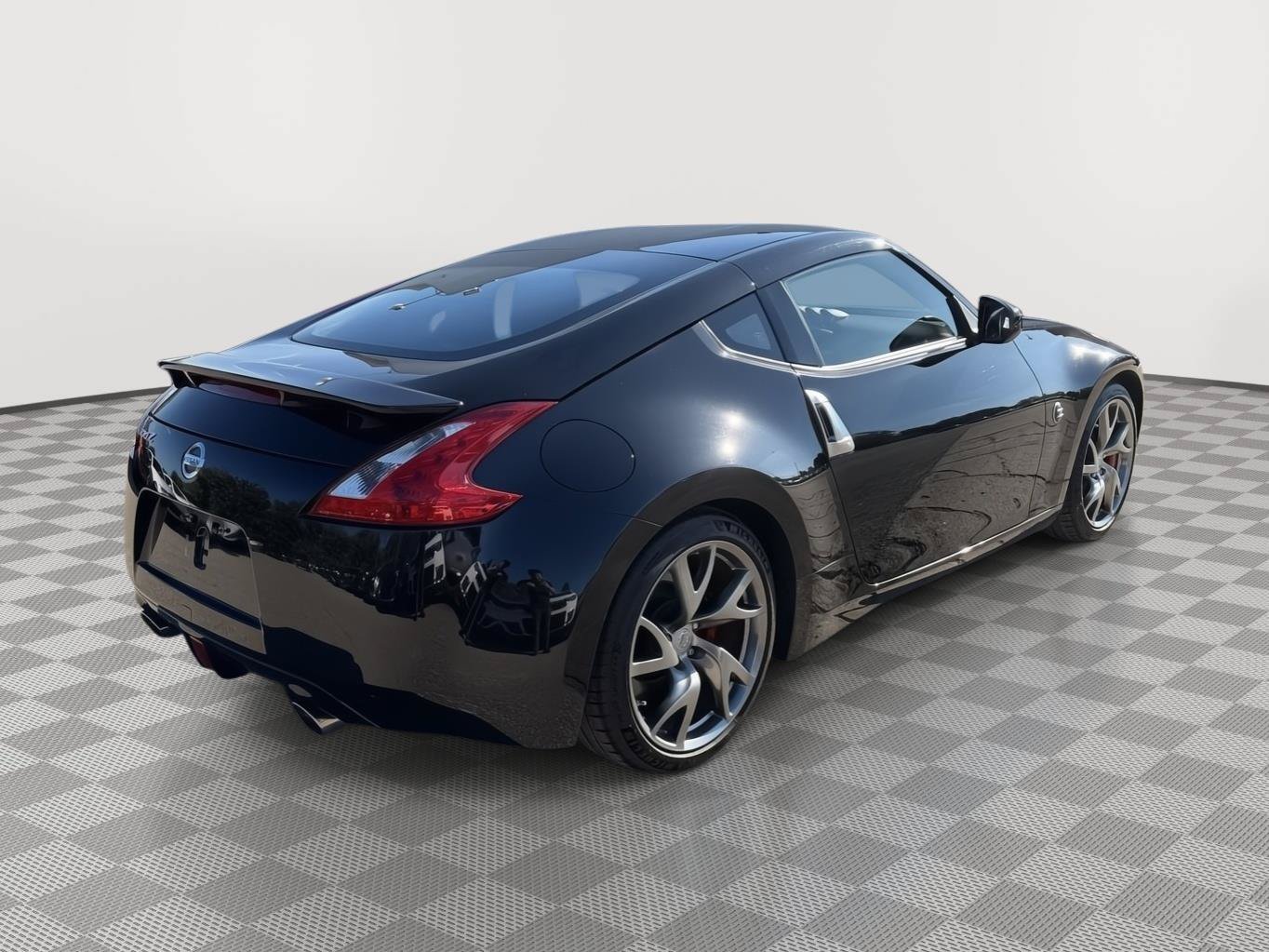 Used 2017 Nissan 370Z Coupe RWD image 7