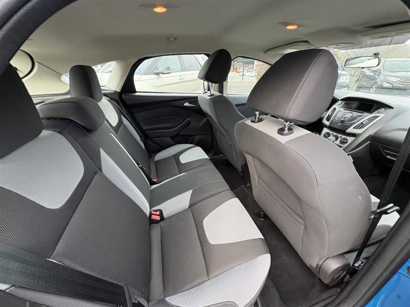 Used 2014 Ford Focus SE w/ SE Sport Package image 18